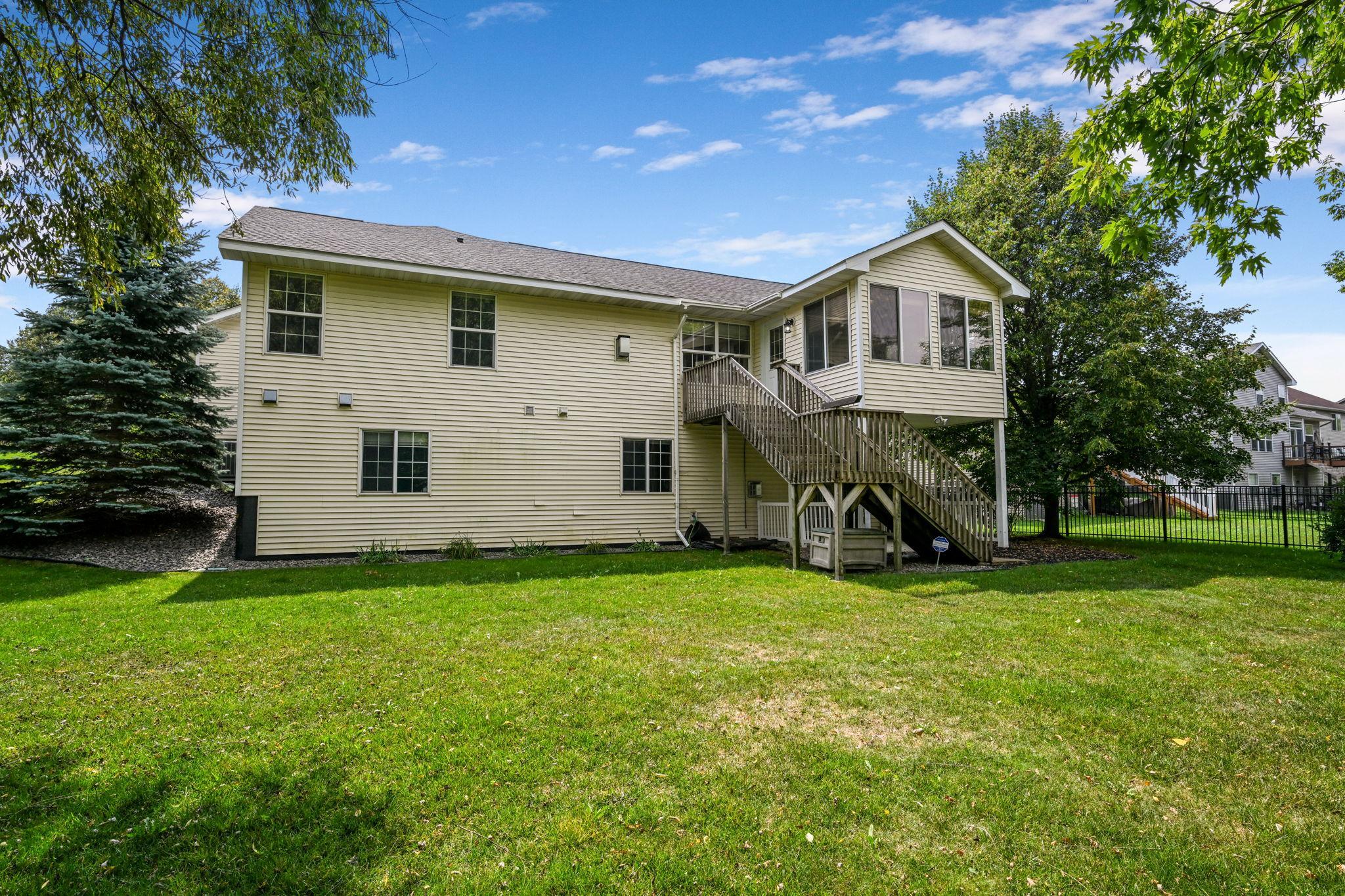 29-web-or-mls-4715 190th St W 029Full.jpg