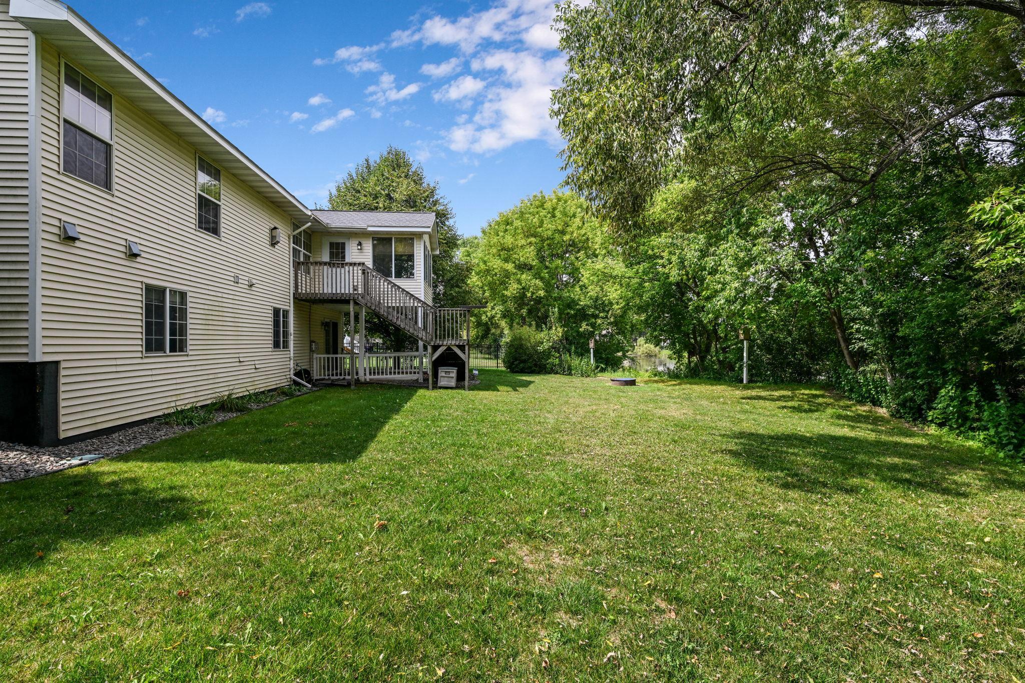 30-web-or-mls-4715 190th St W 030Full.jpg