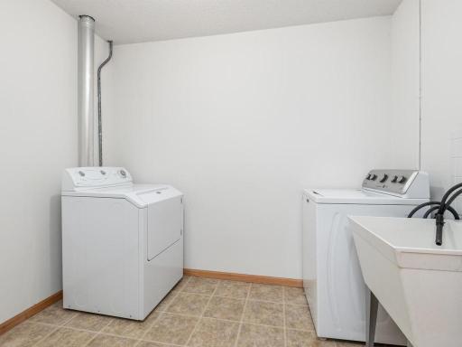 9004 Marsh Run Street, Rockford, MN 55373