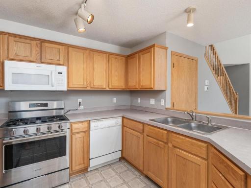 9004 Marsh Run Street, Rockford, MN 55373
