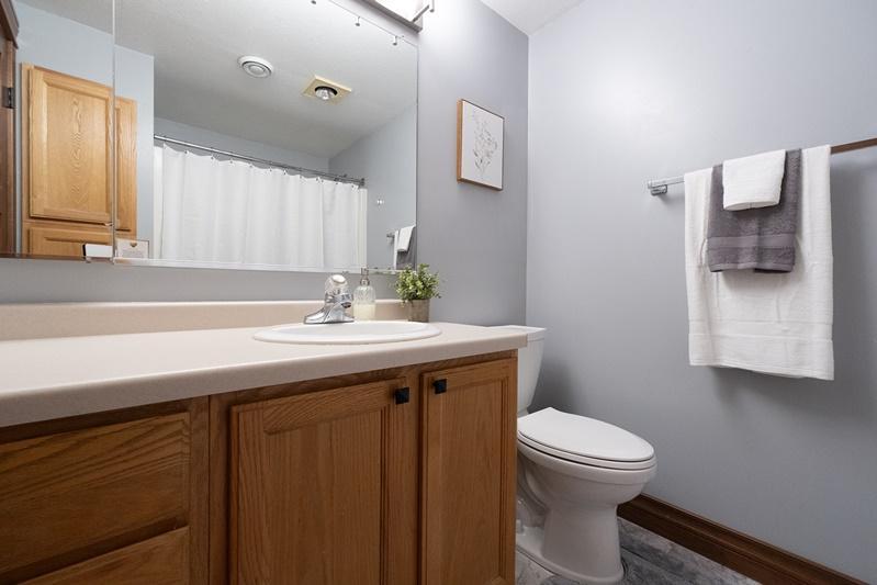 Upper Level Full Bath with new flooring