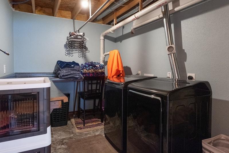 Lower level laundryroom