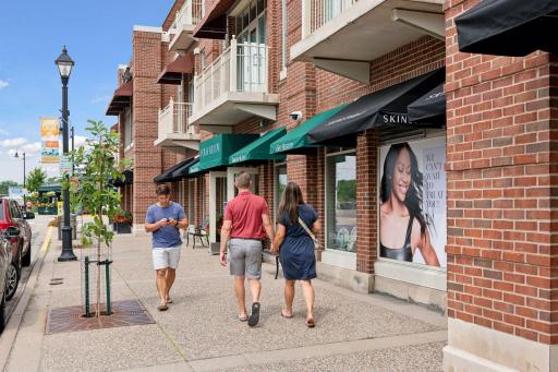 2 Minutes to Downtown Wayzata