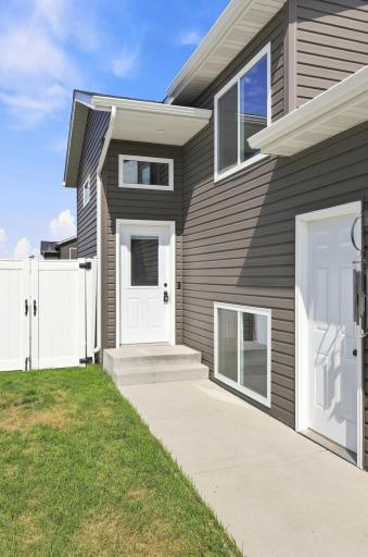3316 MAPLE LEAF Loop S, Fargo, ND 58104