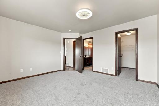 3316 MAPLE LEAF Loop S, Fargo, ND 58104