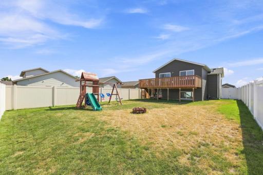 3316 MAPLE LEAF Loop S, Fargo, ND 58104