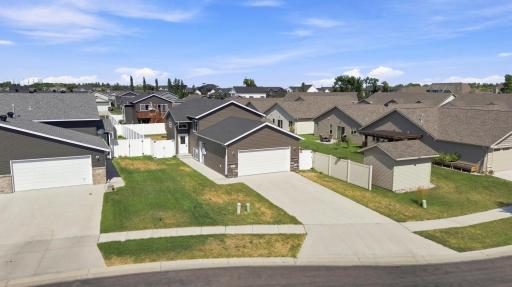 3316 MAPLE LEAF Loop S, Fargo, ND 58104