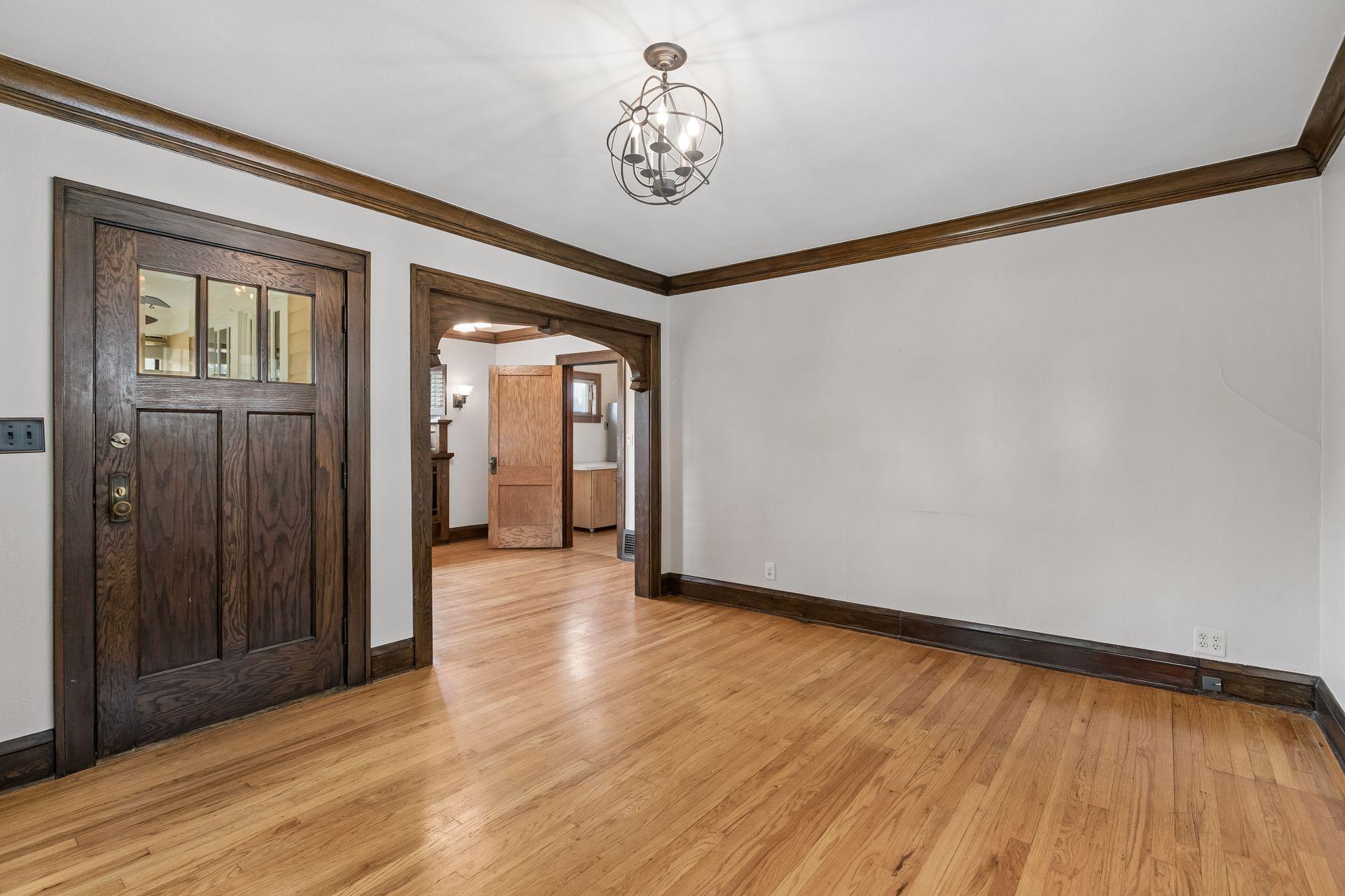 2043 Berkeley Avenue, Saint Paul, MN 55105