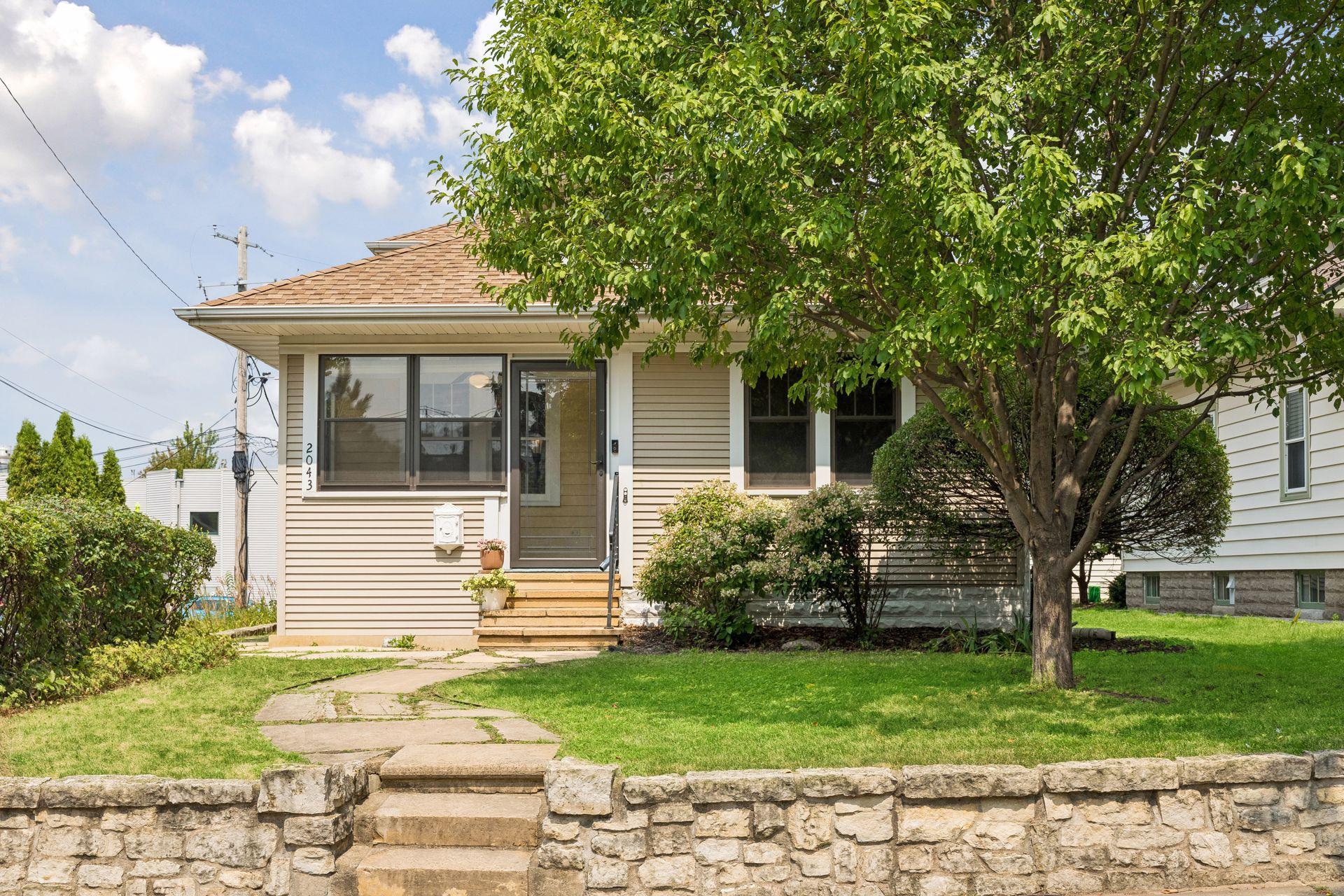 Welcome home to 2043 Berkeley Avenue in the heart of Mac-Groveland.