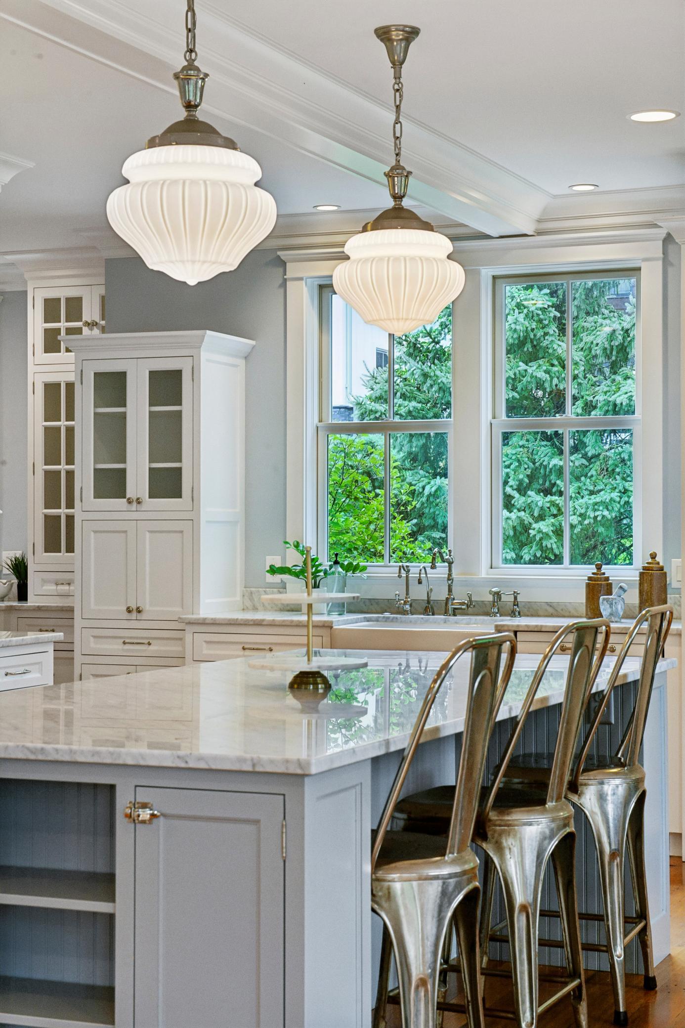 Kitchen island seating and pendant lighting