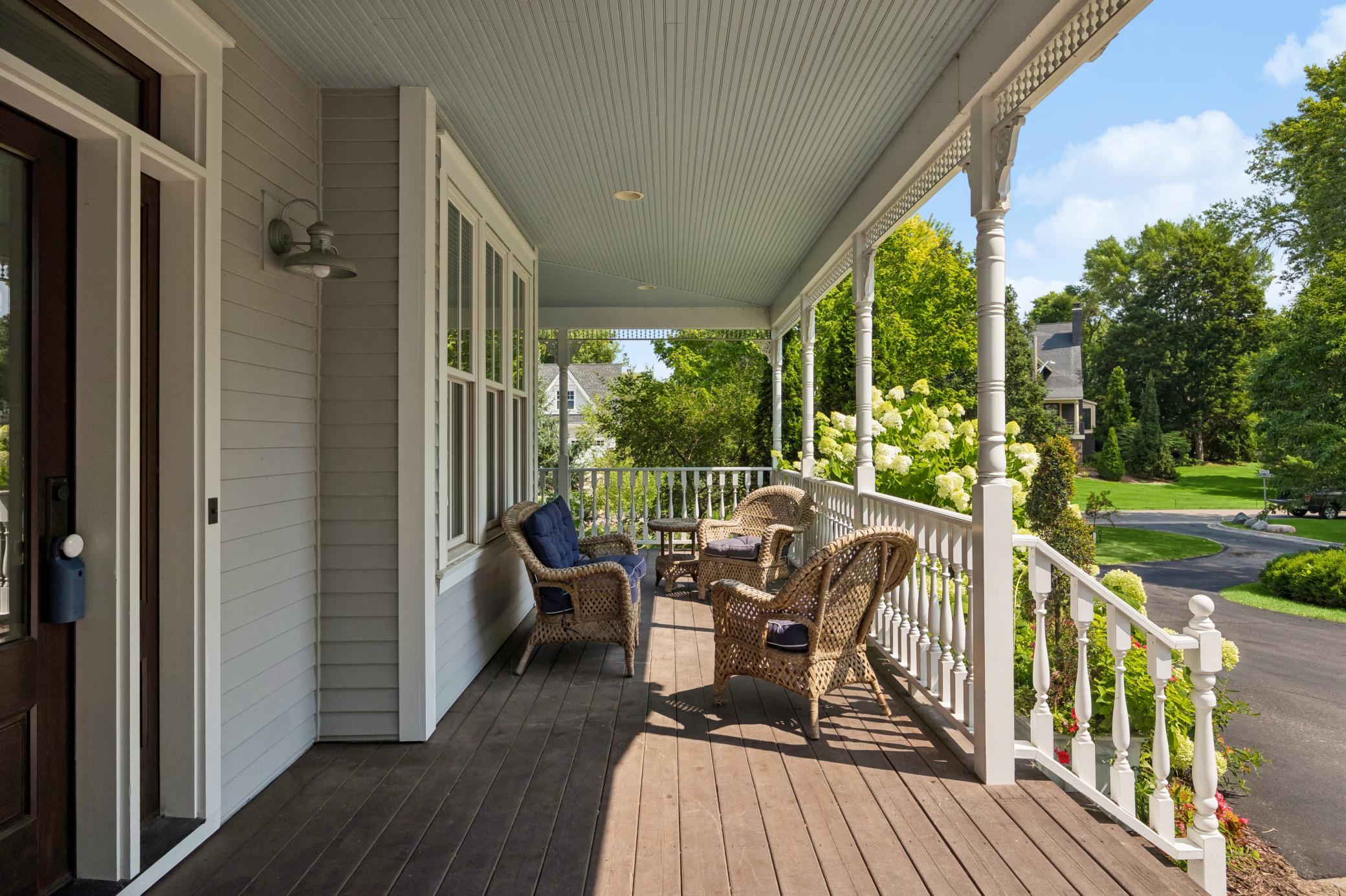 Wraparound porch – classic Cottagewood charm