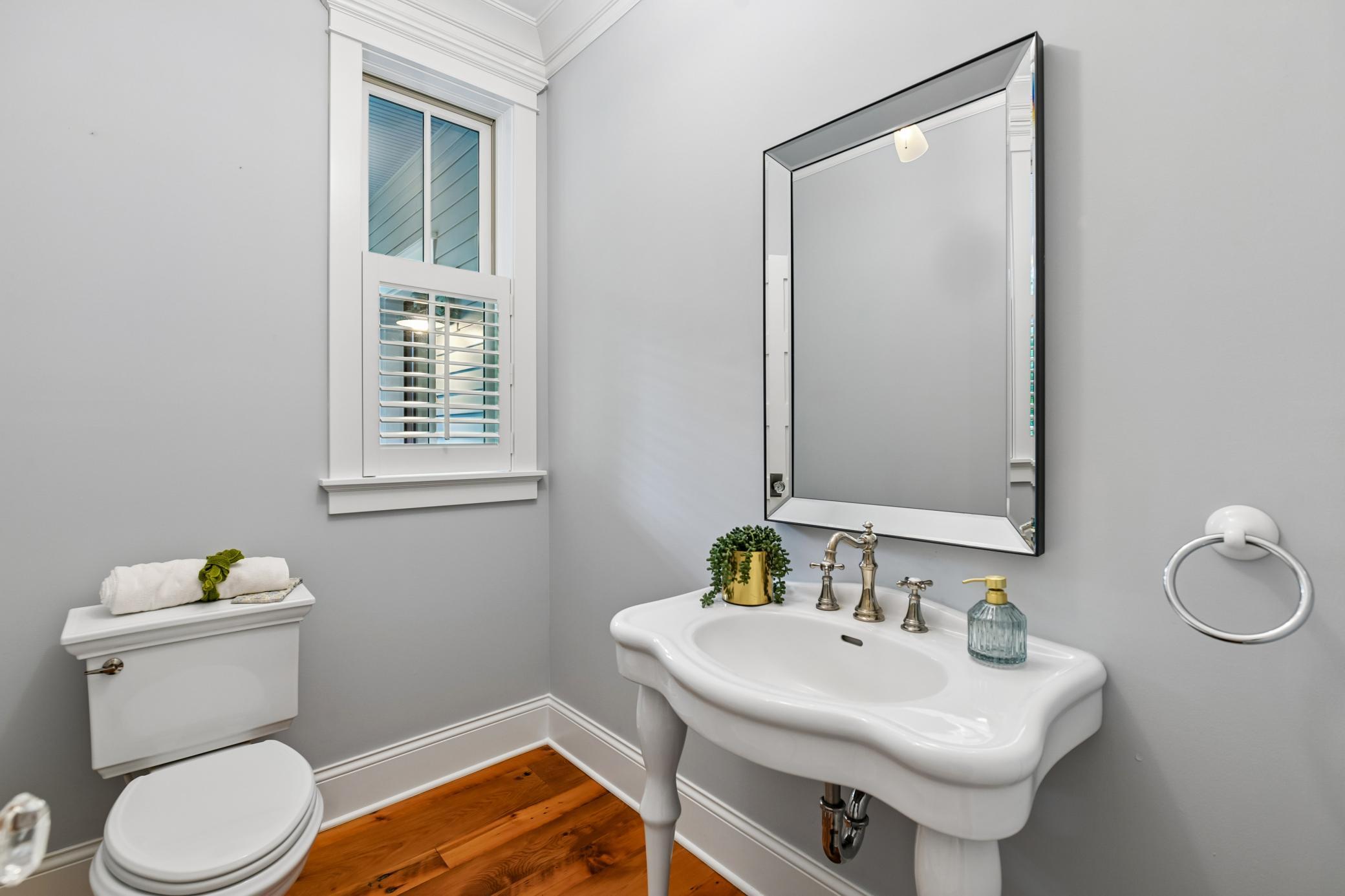 Main-level powder bath