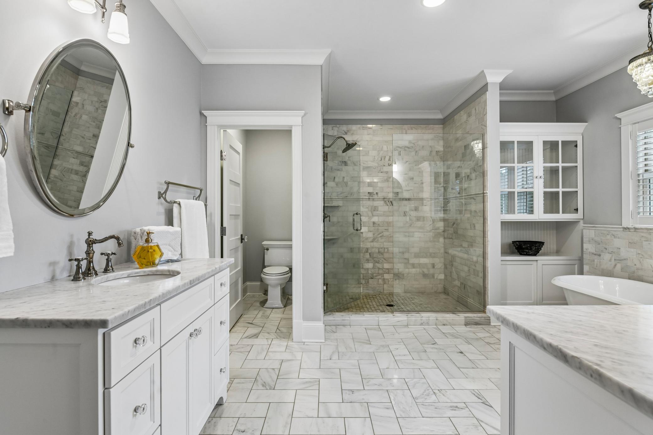 Double-vanity primary bath, separate tub / shower.