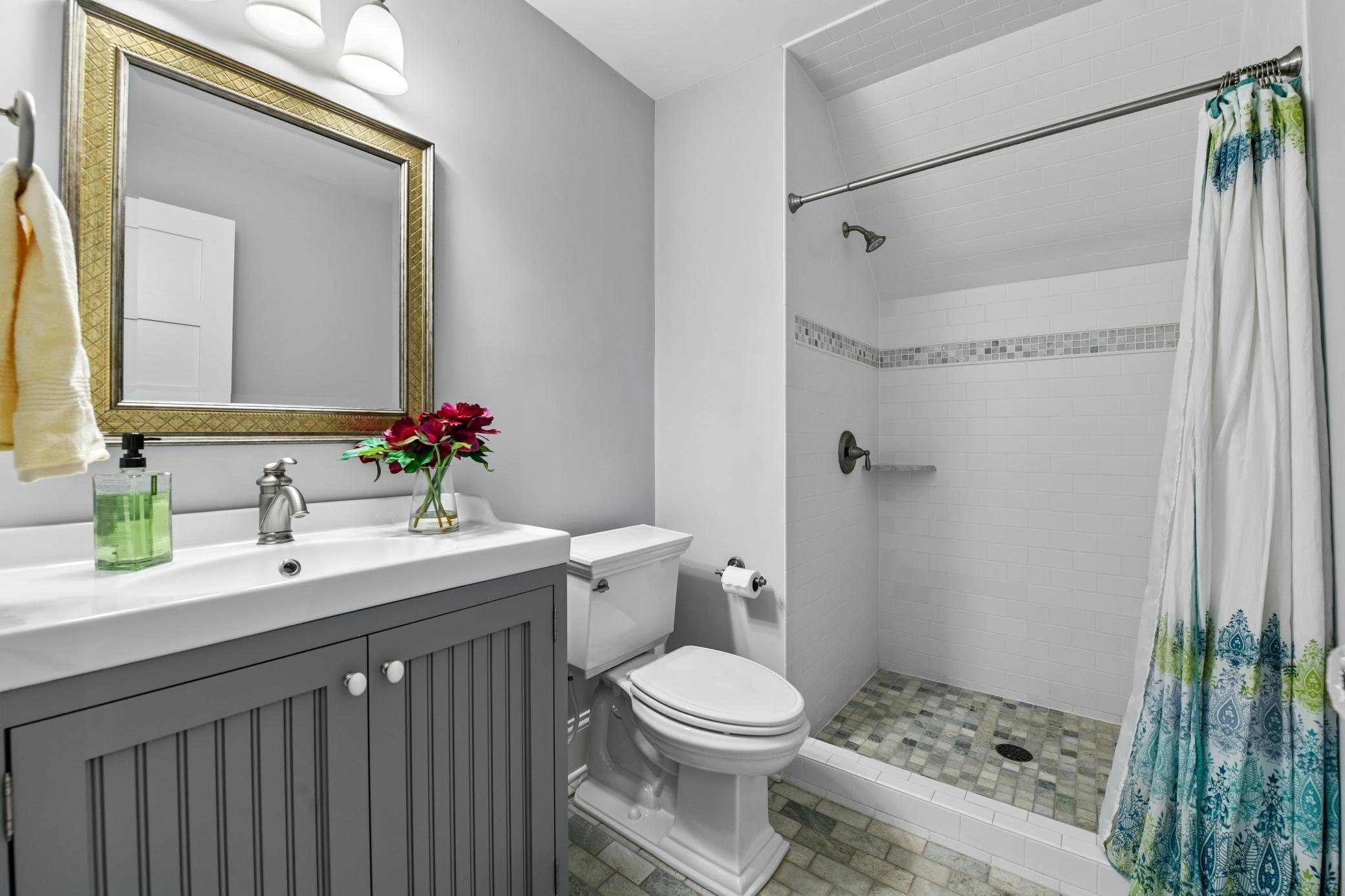 Private guest suite bathroom
