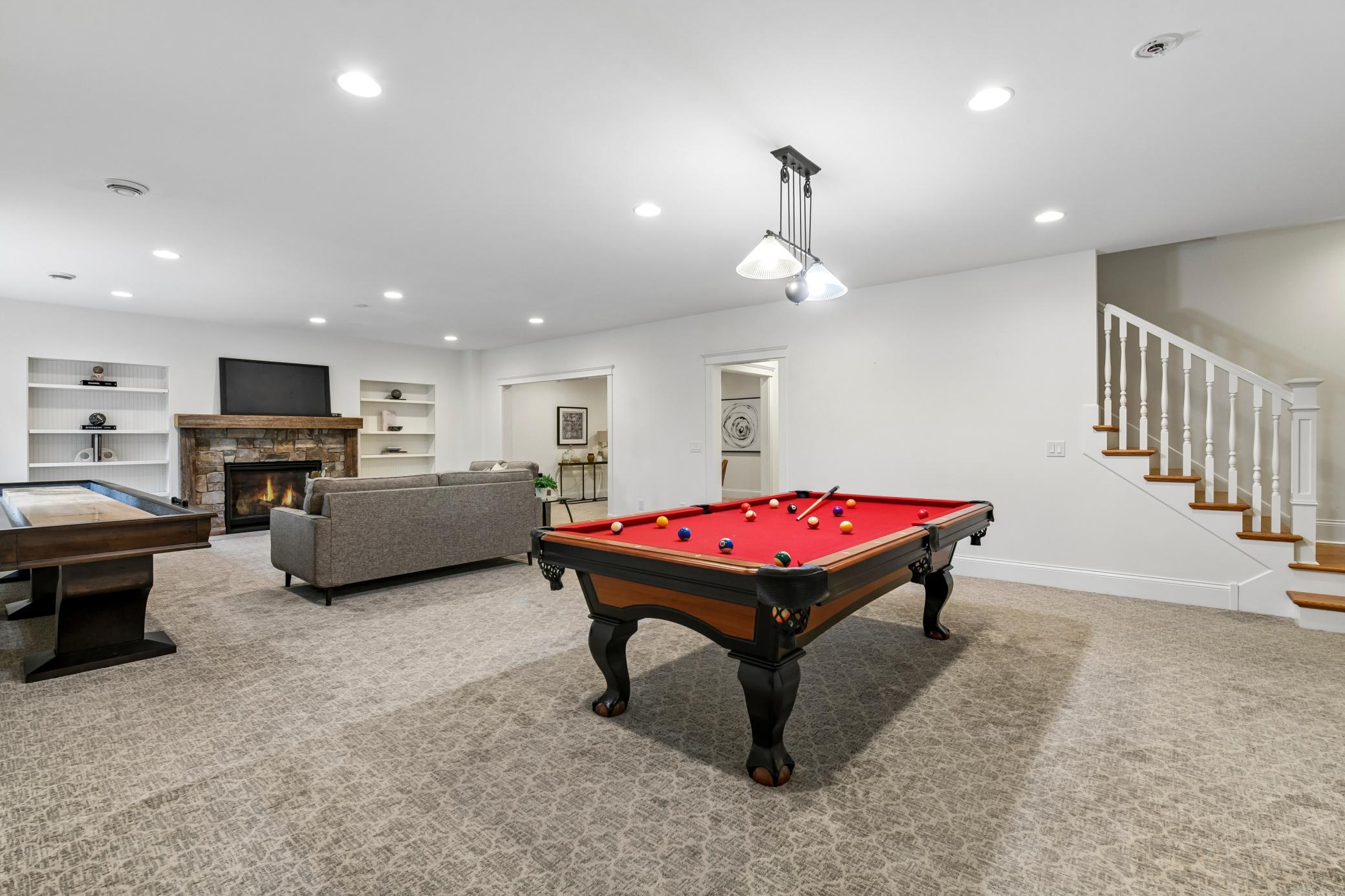 Recreation room with billiards space