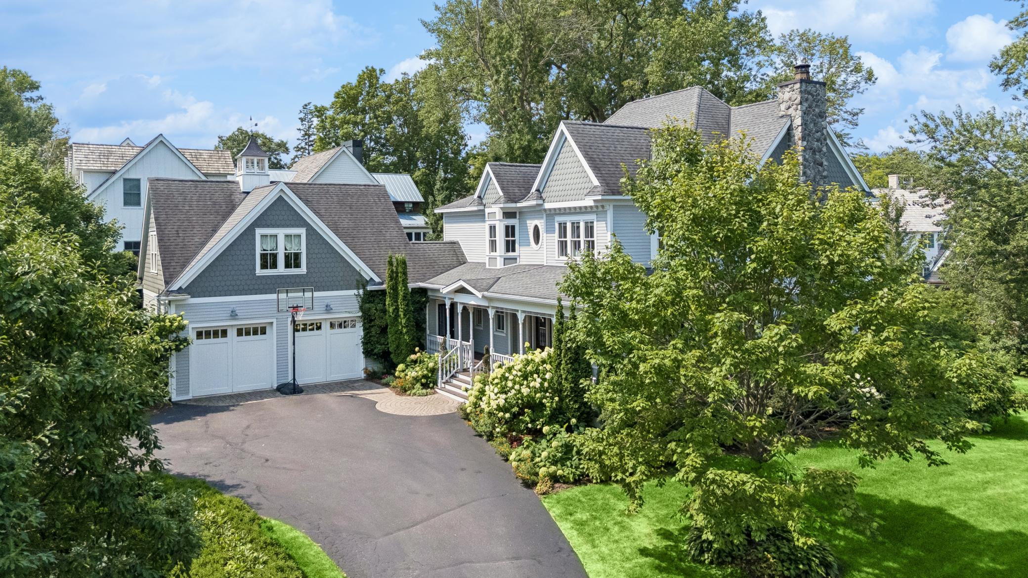 Circular driveway