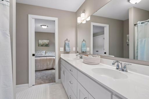 Jack & Jill bath