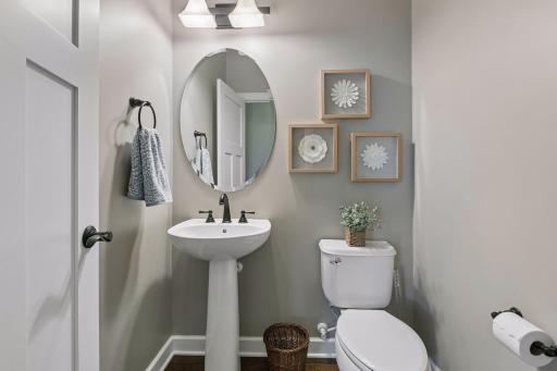 Main level 1/2 bath