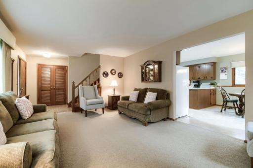 6907 46th Ave N - Web Quality - 007 - 07 Living Room.jpg