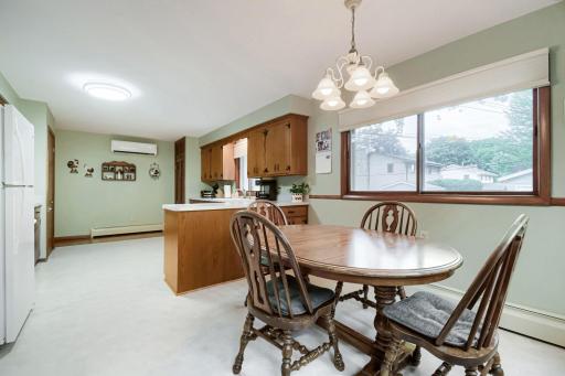 6907 46th Ave N - Web Quality - 015 - 15 Breakfast Area.jpg