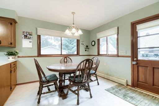 6907 46th Ave N - Web Quality - 016 - 16 Breakfast Area.jpg