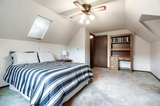 6907 46th Ave N - Web Quality - 021 - 21 Primary Bedroom.jpg