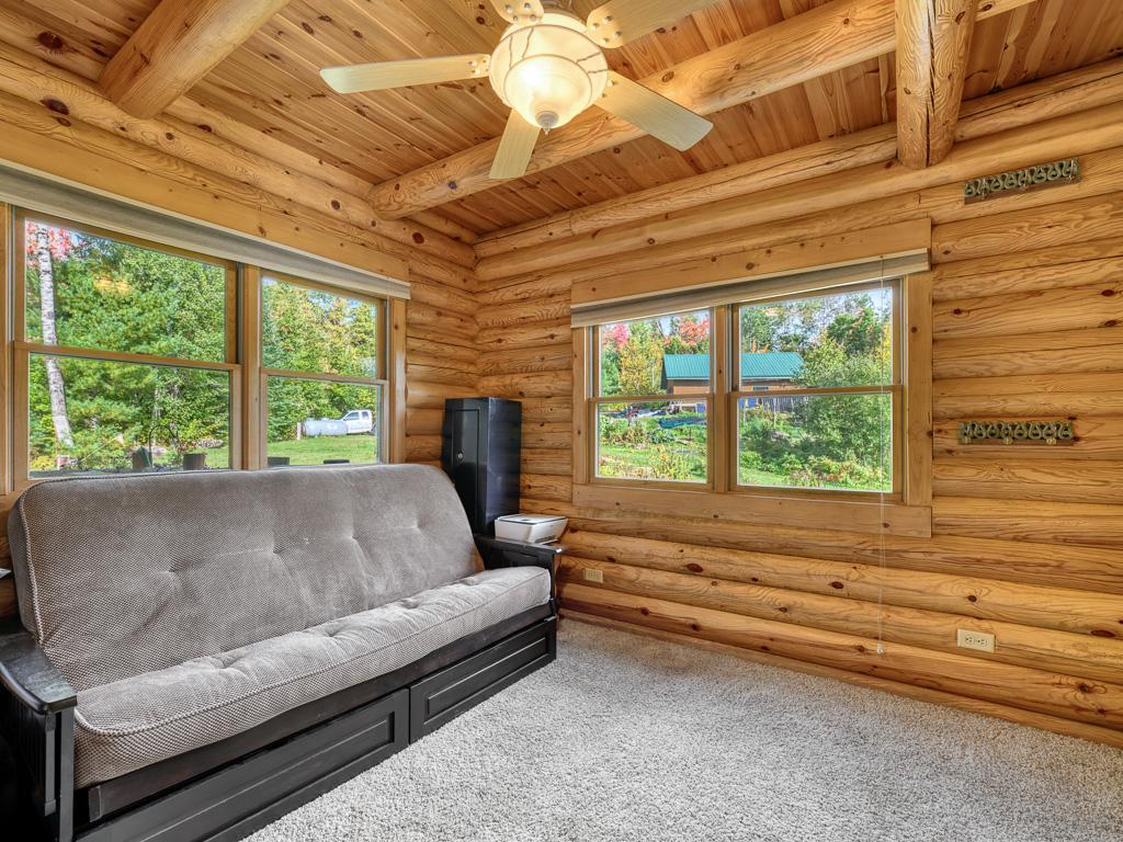 11 - Bedroom.jpg