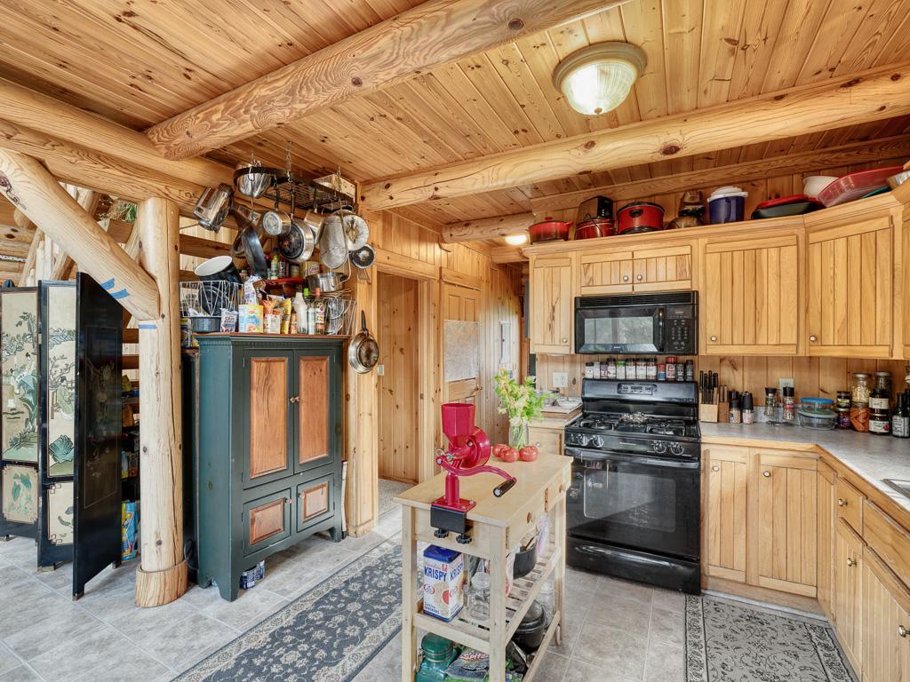 9 - Kitchen.jpg