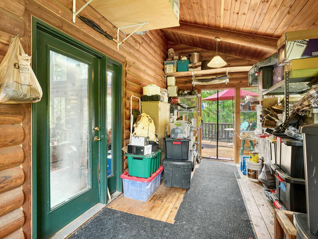 16 - Screened Porch.jpg