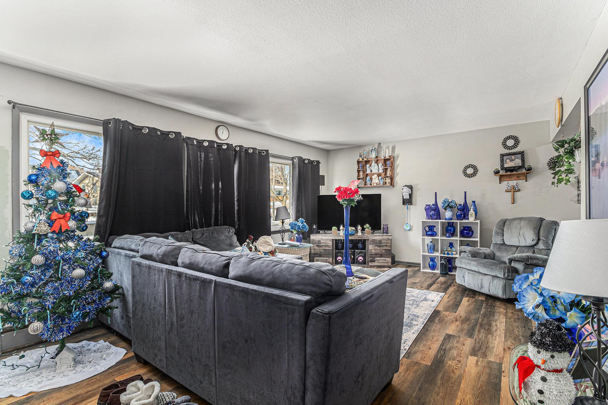 The combination of the solid bones of a 1960's build along with all of the recent
CapEx updates truly makes this a great long-term investment. Benefit from a
wide variety of oversized Studios, 1-Bedroom, and 2-Bedroom units.