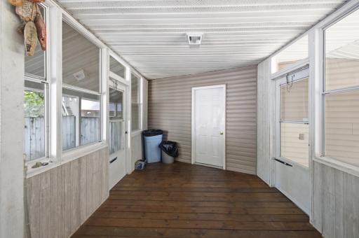 Three-season porch