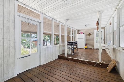 Three-season porch