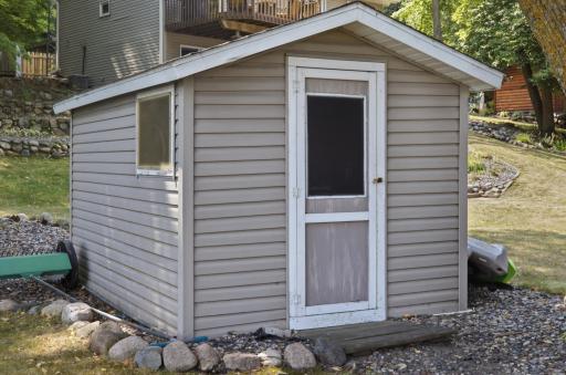 Shed + fish cleaning