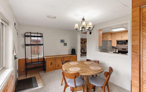 Dining/foyer