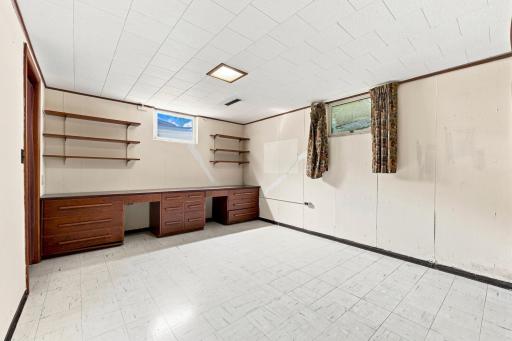 Flex Room - potential 5th bedroom if egress window was added
