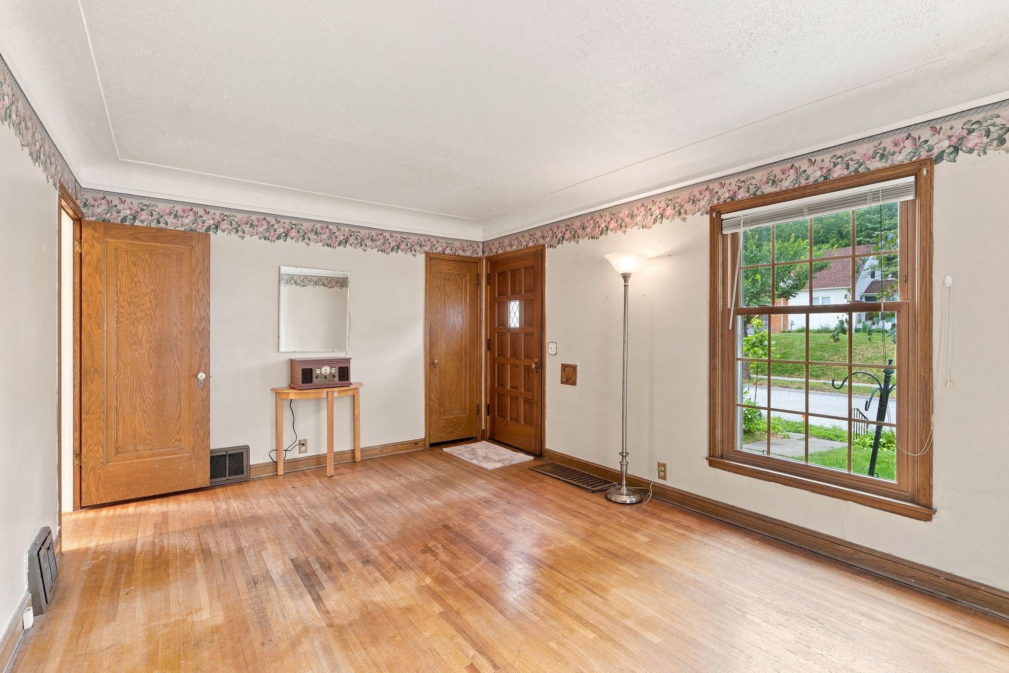 Imagine how cute this wood be with refreshed hardwood floors and some paint!