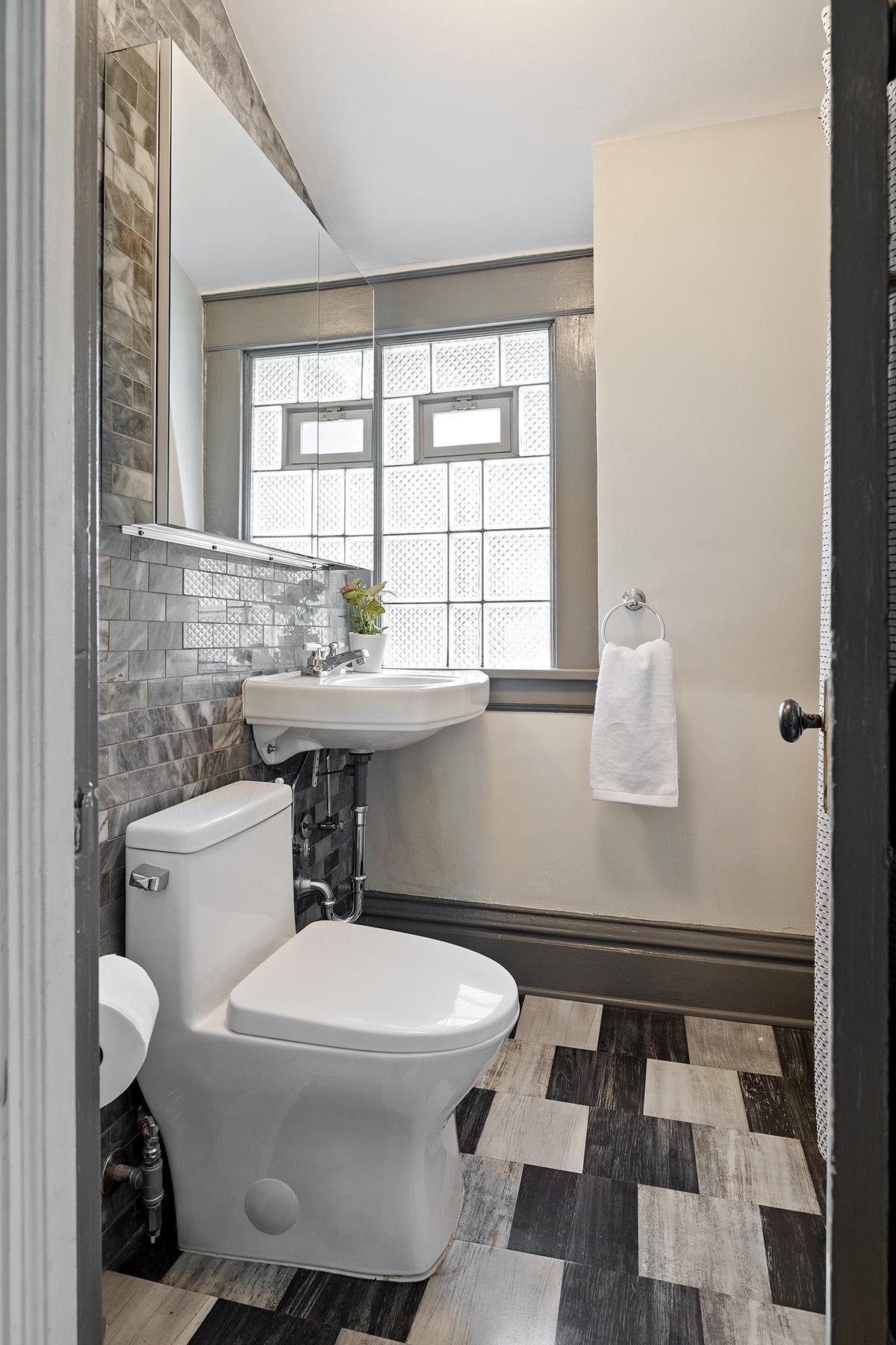 web_Bathroom upper.jpg