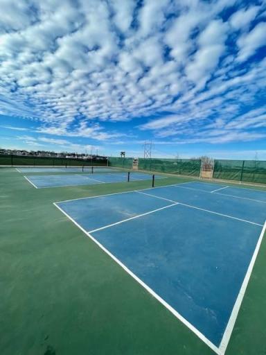 Glacial Valley Park is a quick walk from the neighborhood. Park highlights: 6 Pickleball Courts, Regional Trail Connection, Large Rentable Building w/ Catering Kitchen, Multi-Use Turf Field, Ball Diamond & Ice Rink/Warming House & a playground.