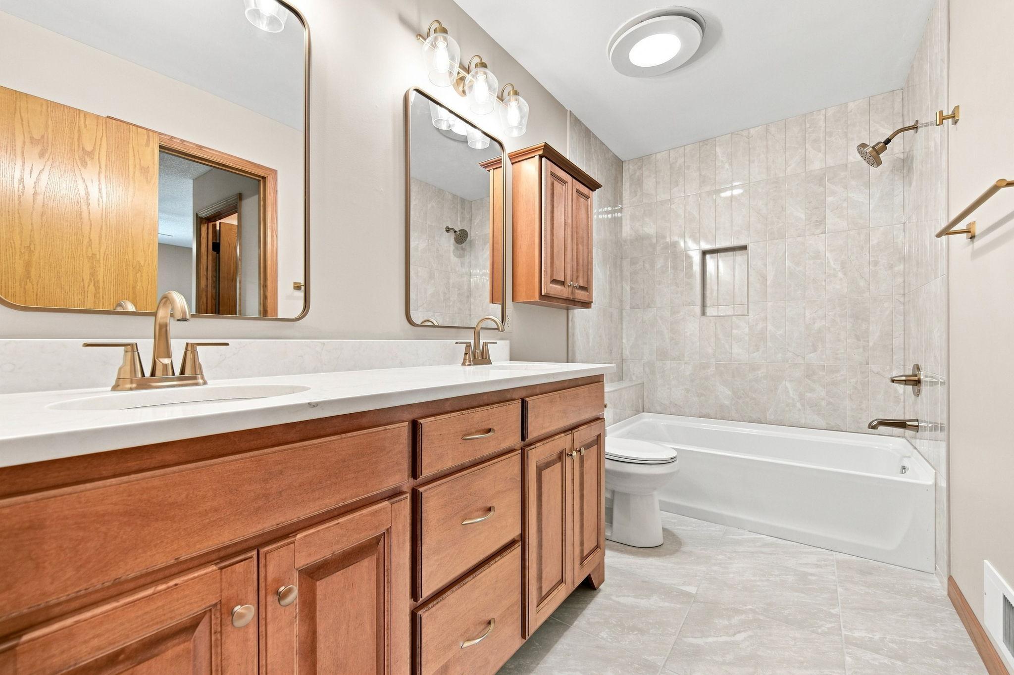 Upper level fully remodeled bathroom. Walkthrough to the primary bedroom as well!
