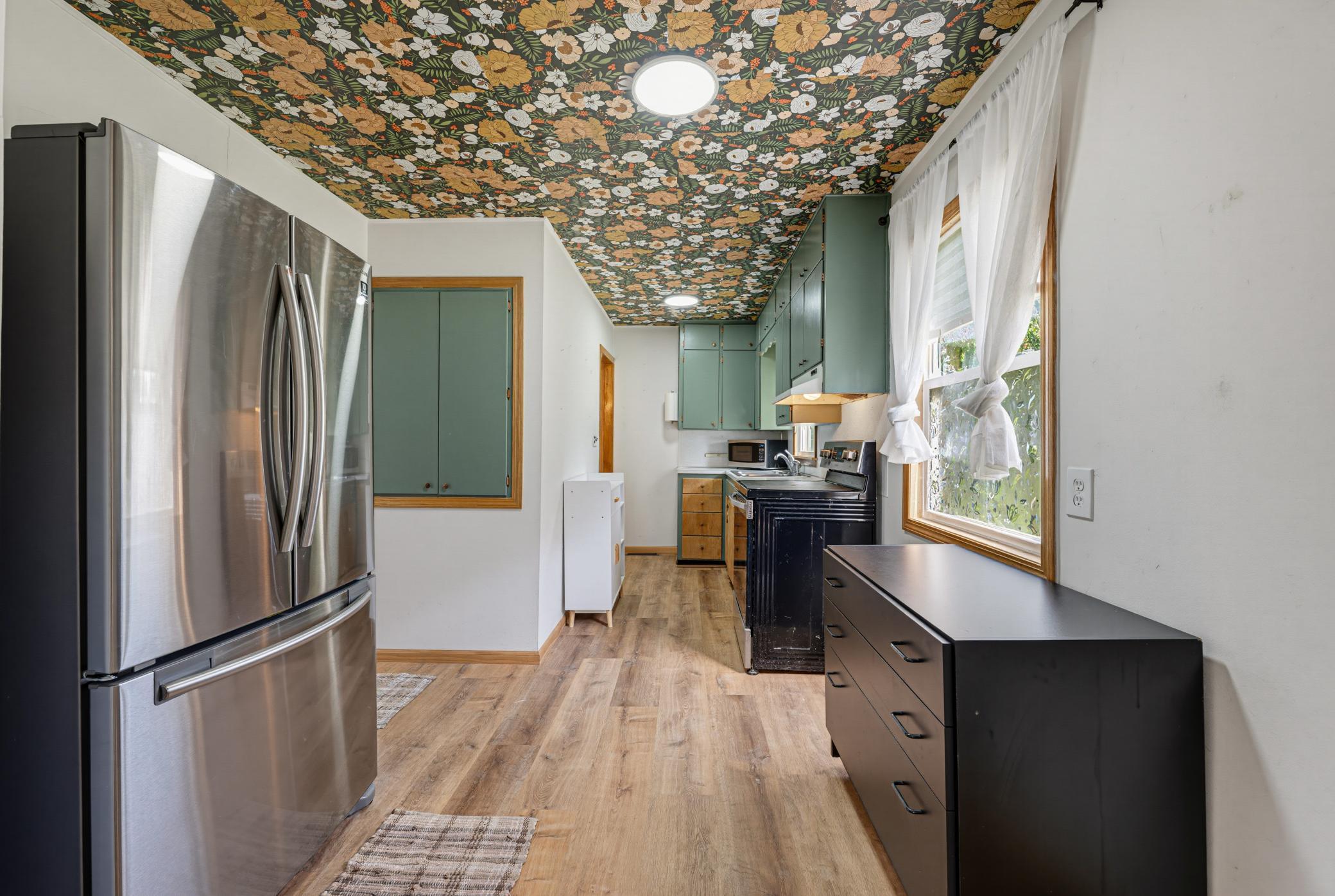 Another view of the kitchen.