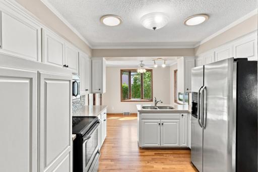 4076 Ensign Avenue N, New Hope, MN 55427