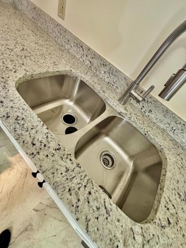 Granite counters & built-in sink