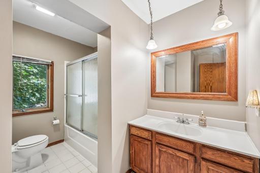 29-web-or-mls-Williston Rd-S1308-029.jpg