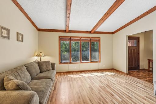 9-web-or-mls-Williston Rd-S1308-009.jpg