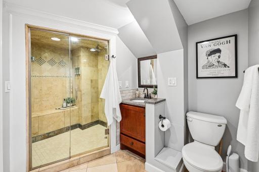 Primary bedroom ensuite bath