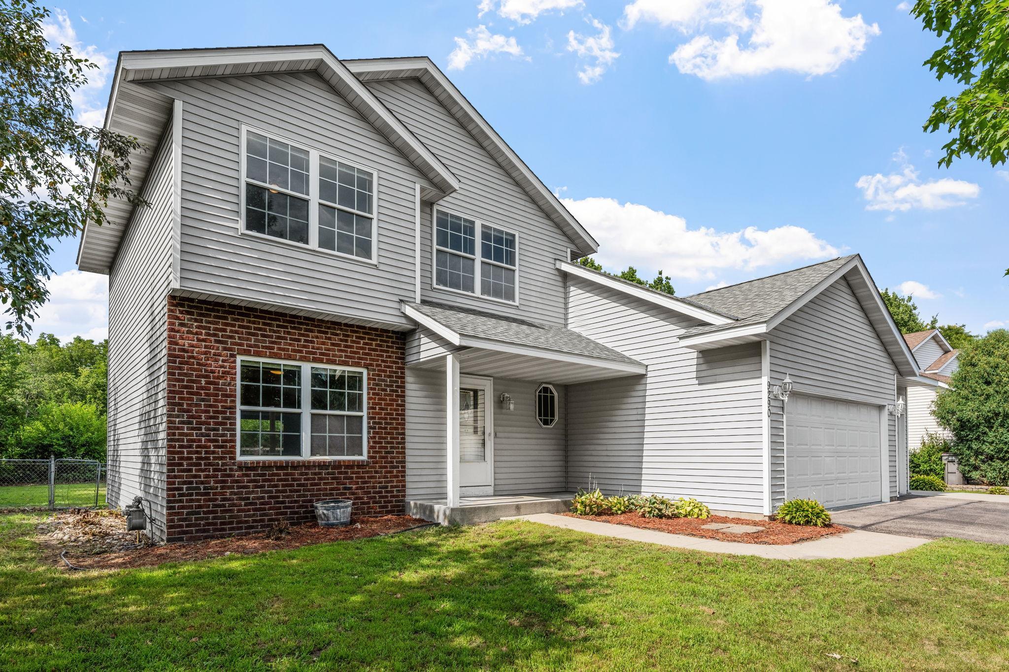 2-web-or-mls-9290 Creek Way-2.jpg