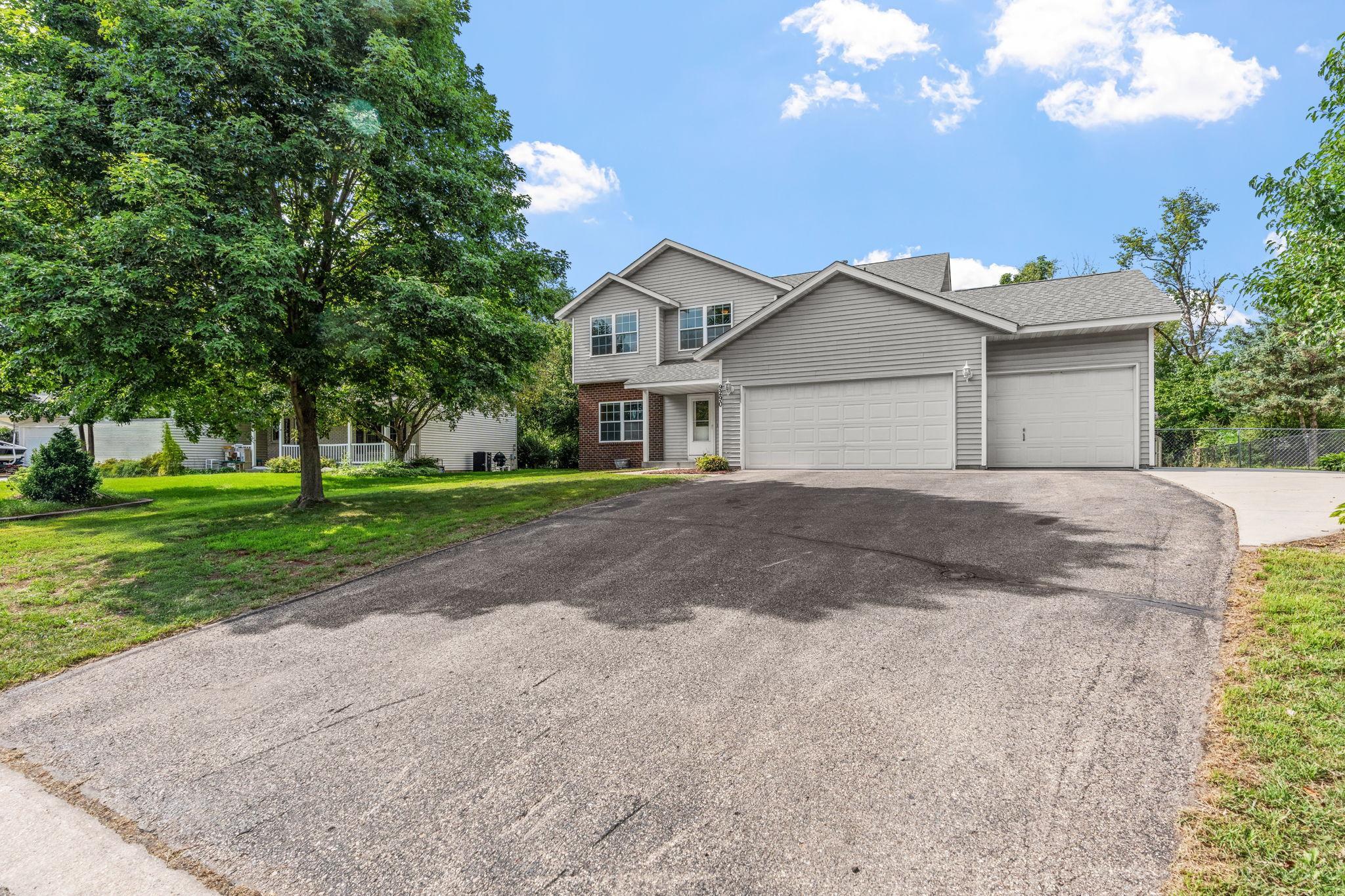 3-web-or-mls-9290 Creek Way-3.jpg