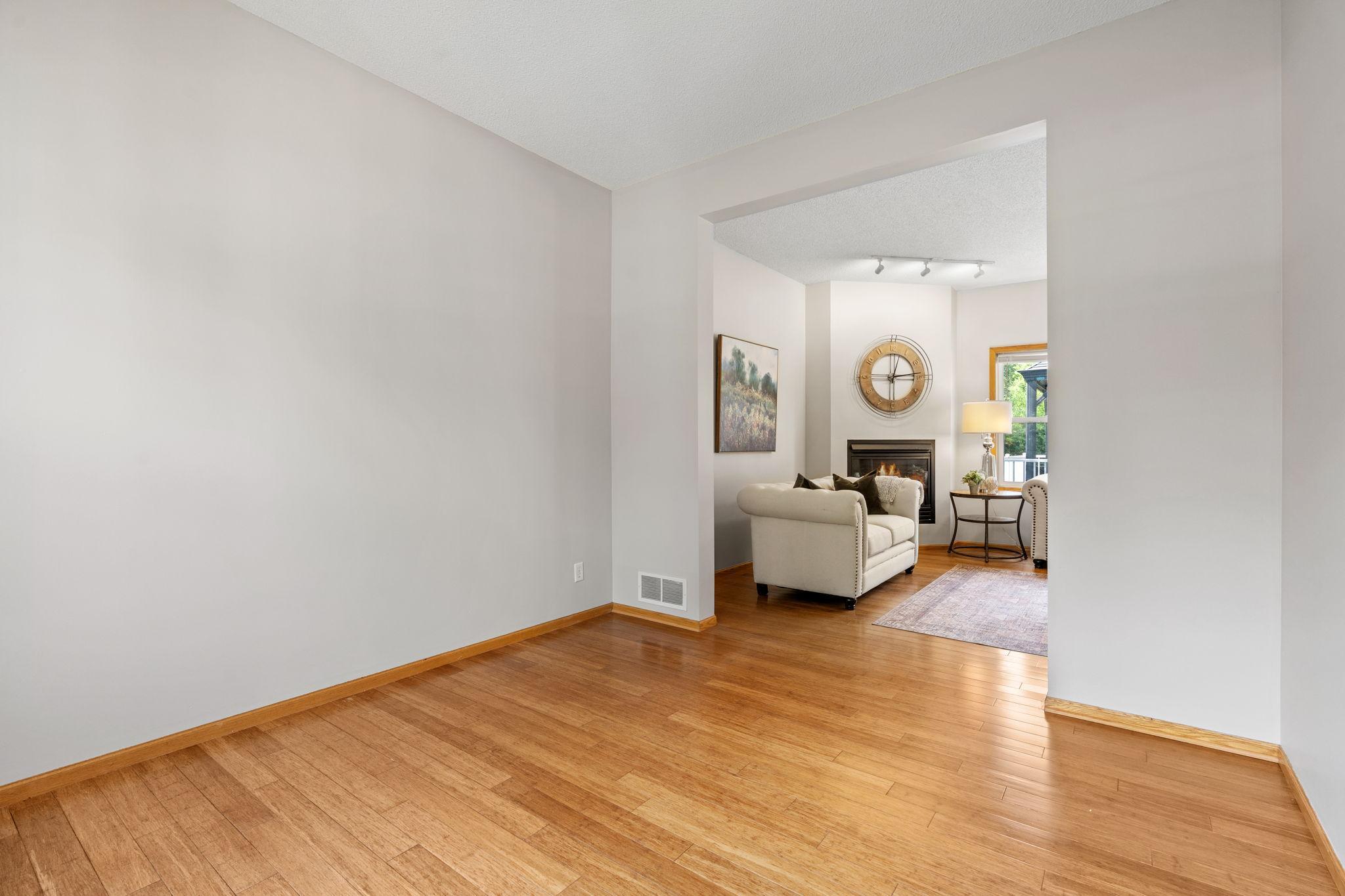 17-web-or-mls-9290 Creek Way-17.jpg