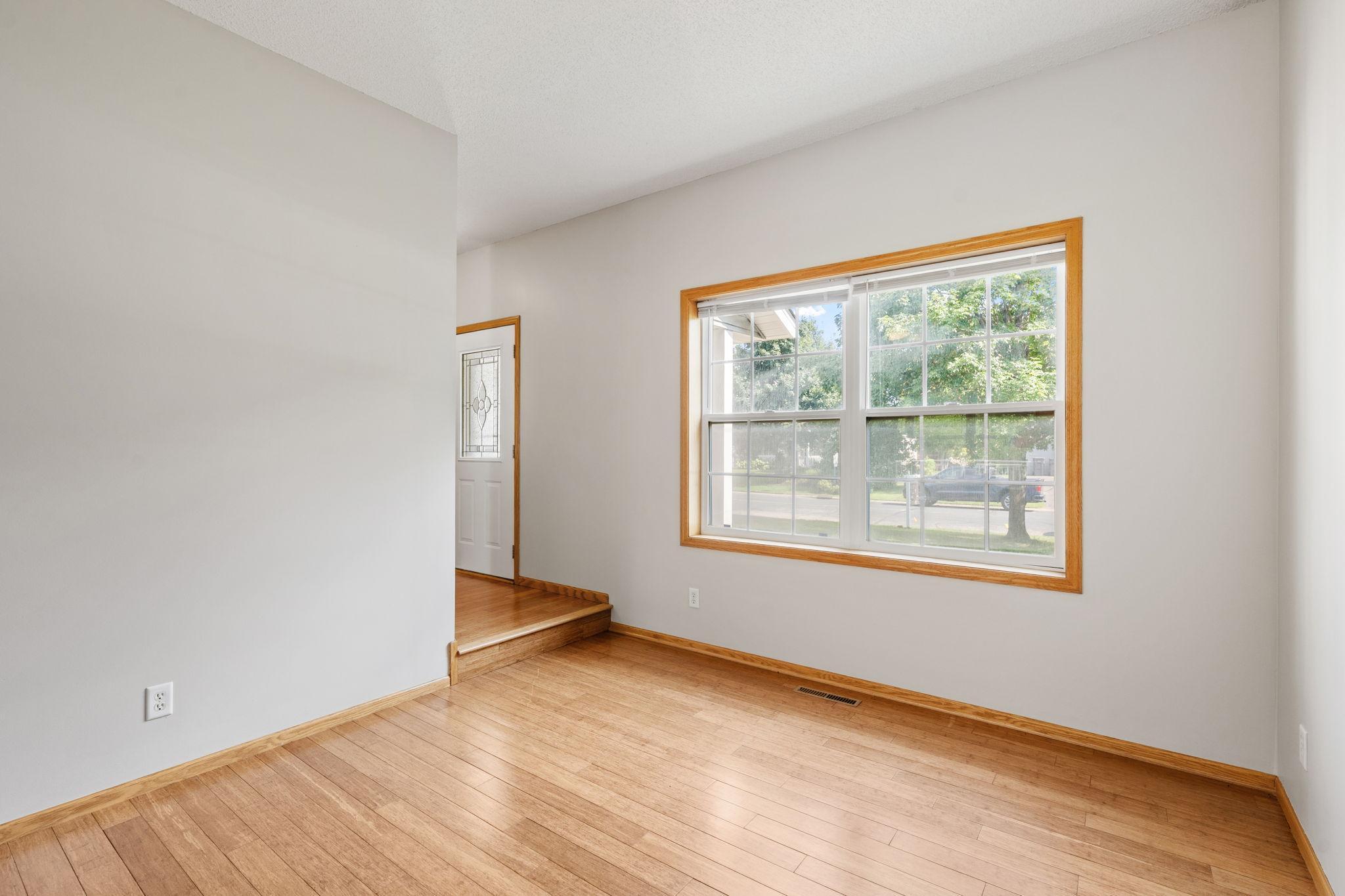 18-web-or-mls-9290 Creek Way-18.jpg
