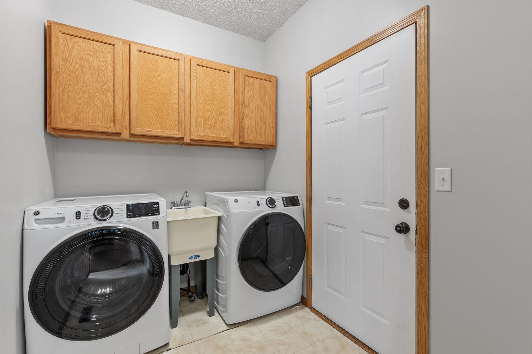 35-web-or-mls-9290 Creek Way-35.jpg